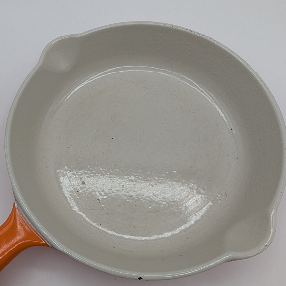 Le Creuset Double Spout Enameled Cast Iron Skillet #16 Orange - Picture 4 of 7
